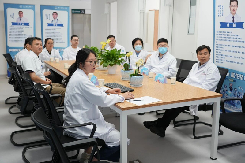 【全国肿瘤防治宣传周】贵州省抗癌协会组织专家团队莅临我院开展坐诊、查房