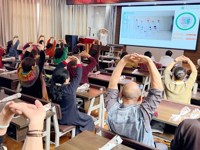 黔西南州人民医院健康科普活动走进老年大学，为2026年全国护理科普周预热