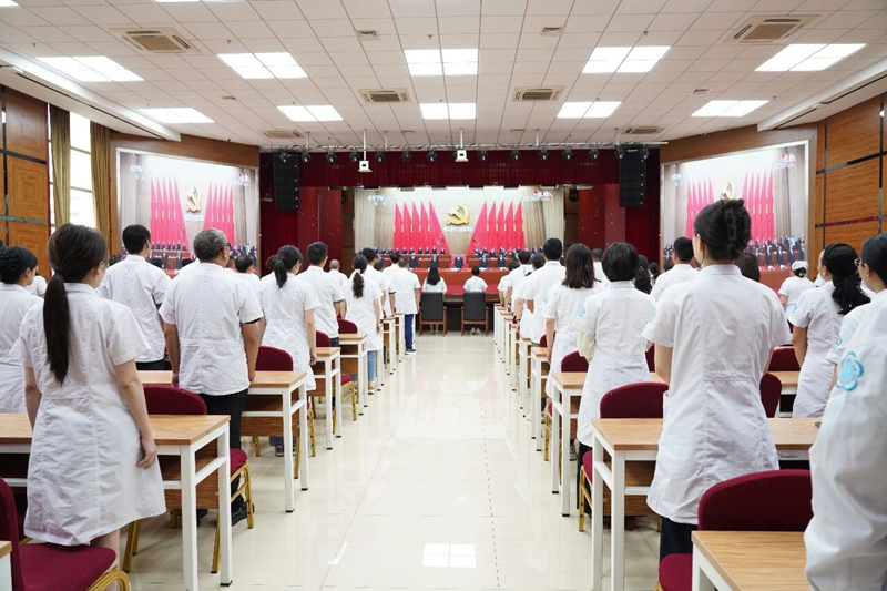 黔西南州人民医院组织党员干部职工集中收看庆祝中国共产党成立105周年大会