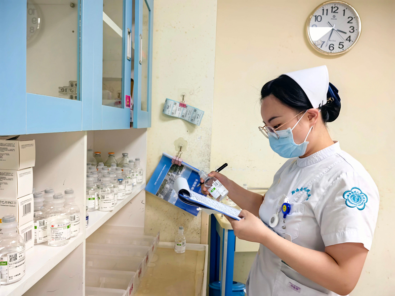 【优护心声】肝胆外科二病区周红：精护专科显担当，温情守护暖患心